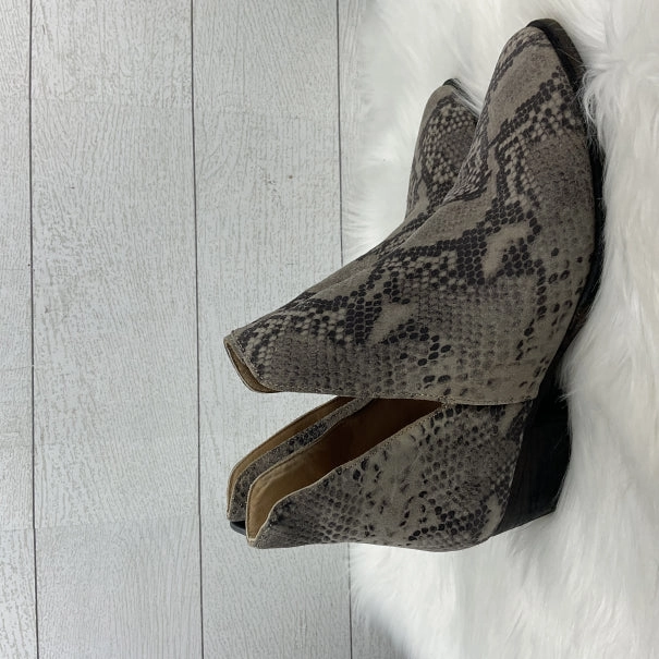 Boots Ankle Flats By Free People In Snakeskin Print, Size: 9