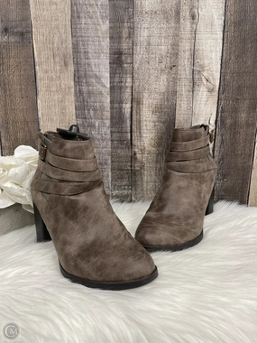 Boots Ankle Heels By Cmf In Taupe, Size: 8