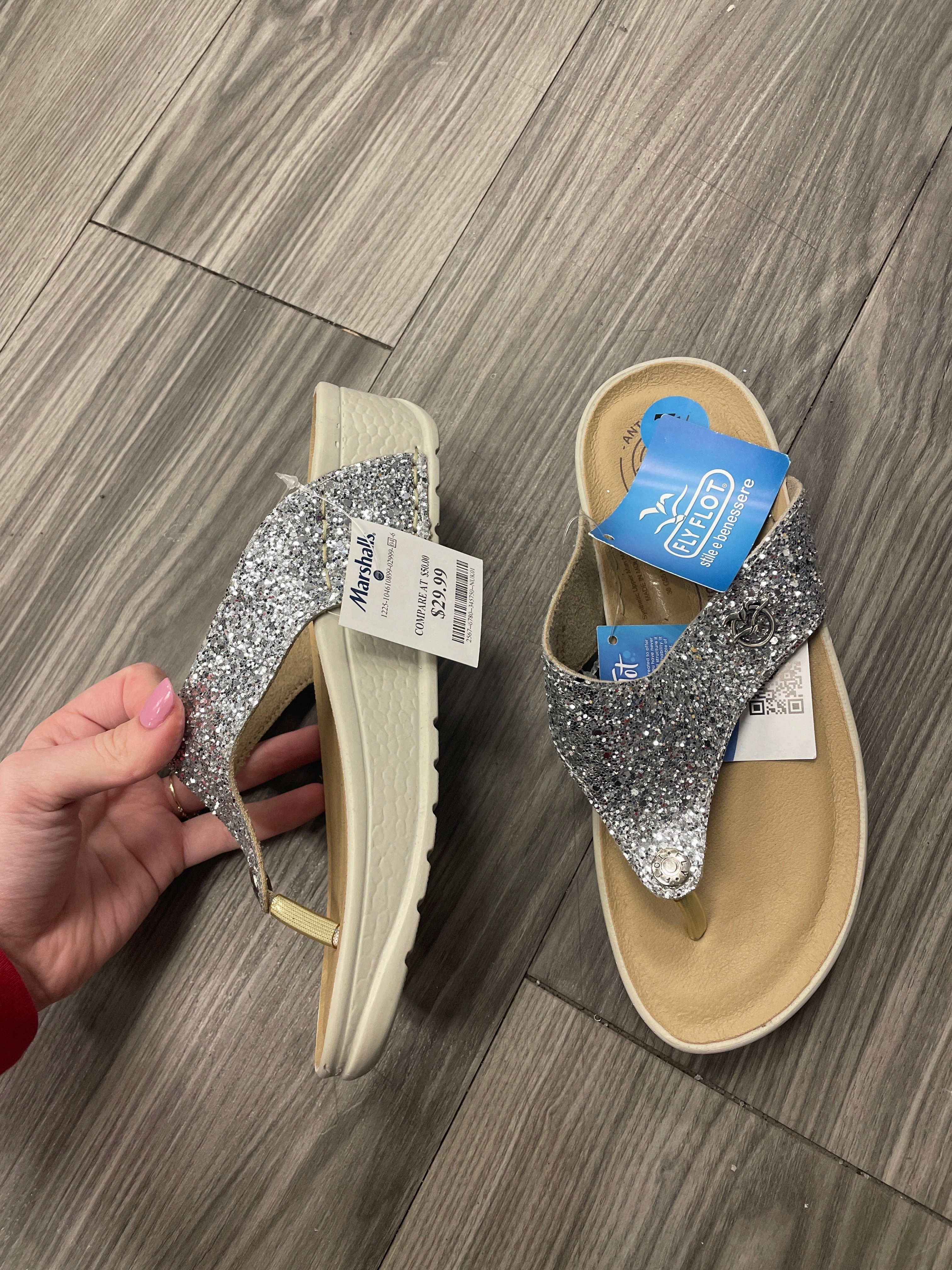 Sandals Flip Flops By Clothes Mentor In Beige, Size: 7.5