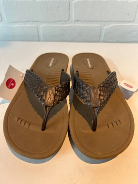 Sandals Flip Flops By Clothes Mentor In Brown, Size: 8