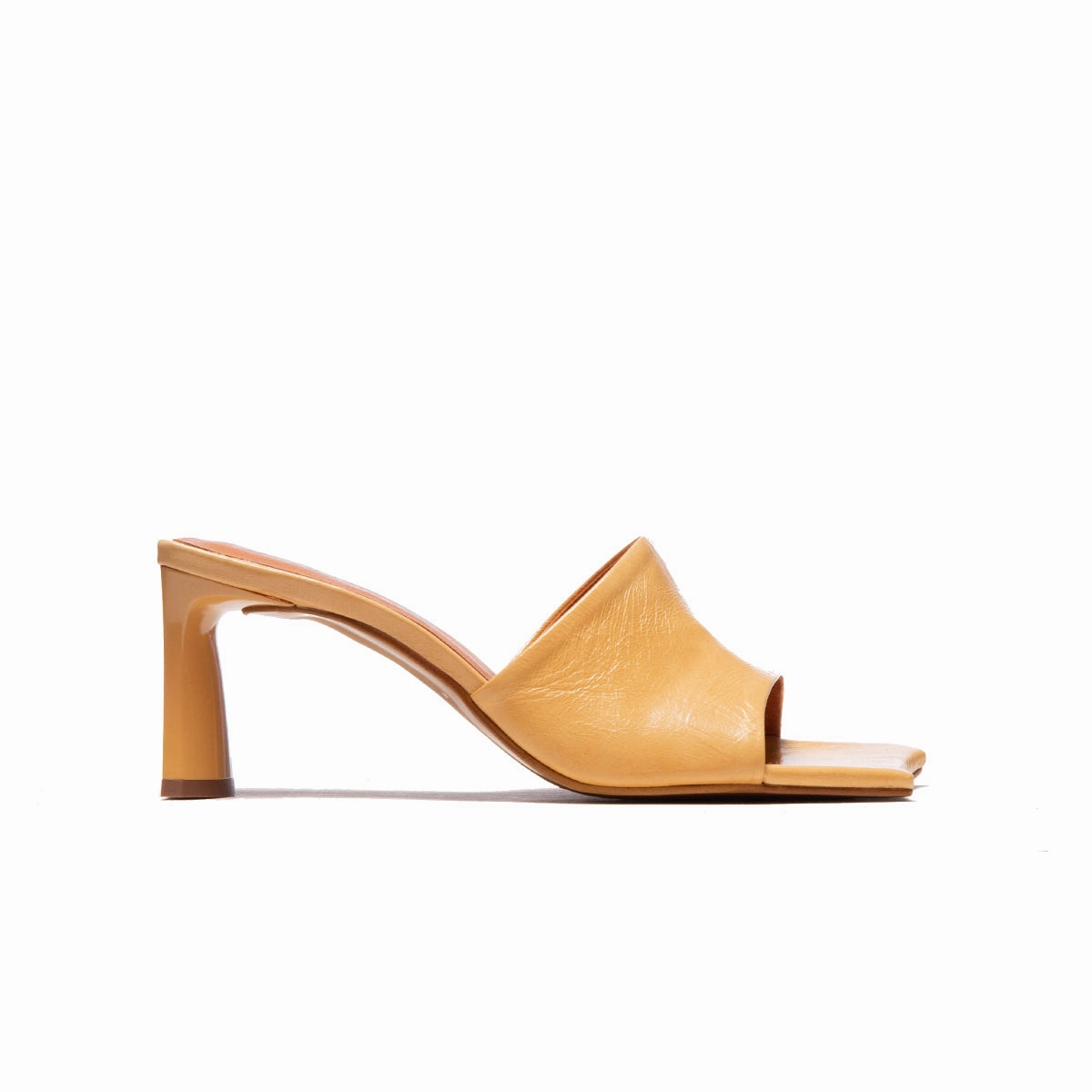 Singer Nude Leather